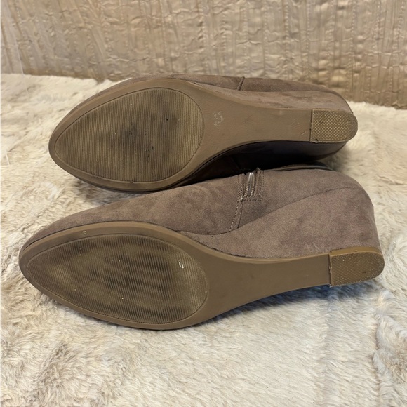 Women's Brown Suede Ankle Boots - Picture 7 of 8